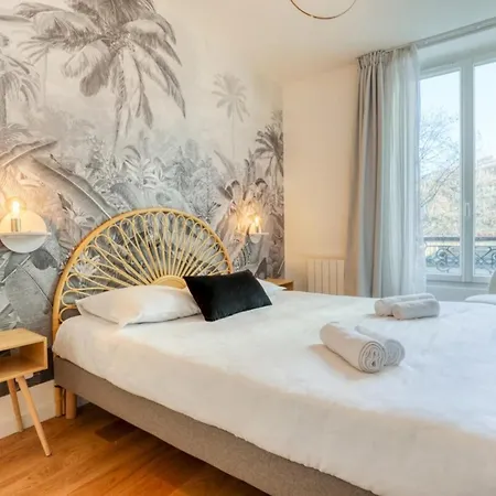 Pink Design 2bdr Flat In The Heart Of Bastille Apartment
