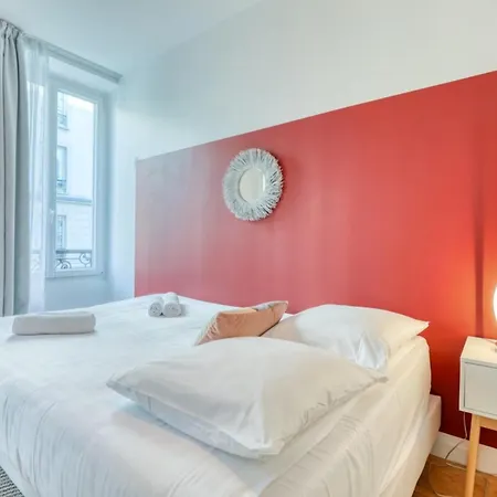 Pink Design 2bdr Flat In The Heart Of Bastille Paris