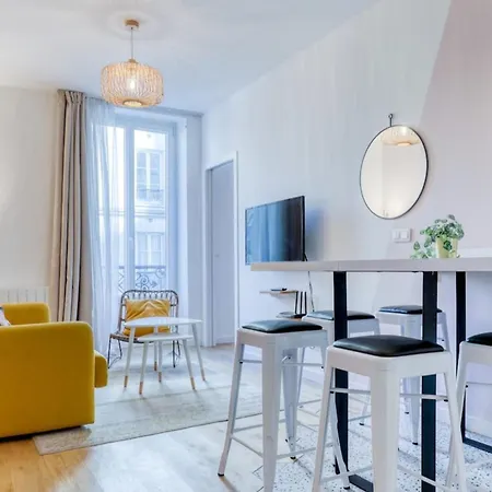 Pink Design 2bdr Flat In The Heart Of Bastille Apartment *