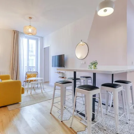 Pink Design 2bdr Flat In The Heart Of Bastille Apartment Paris